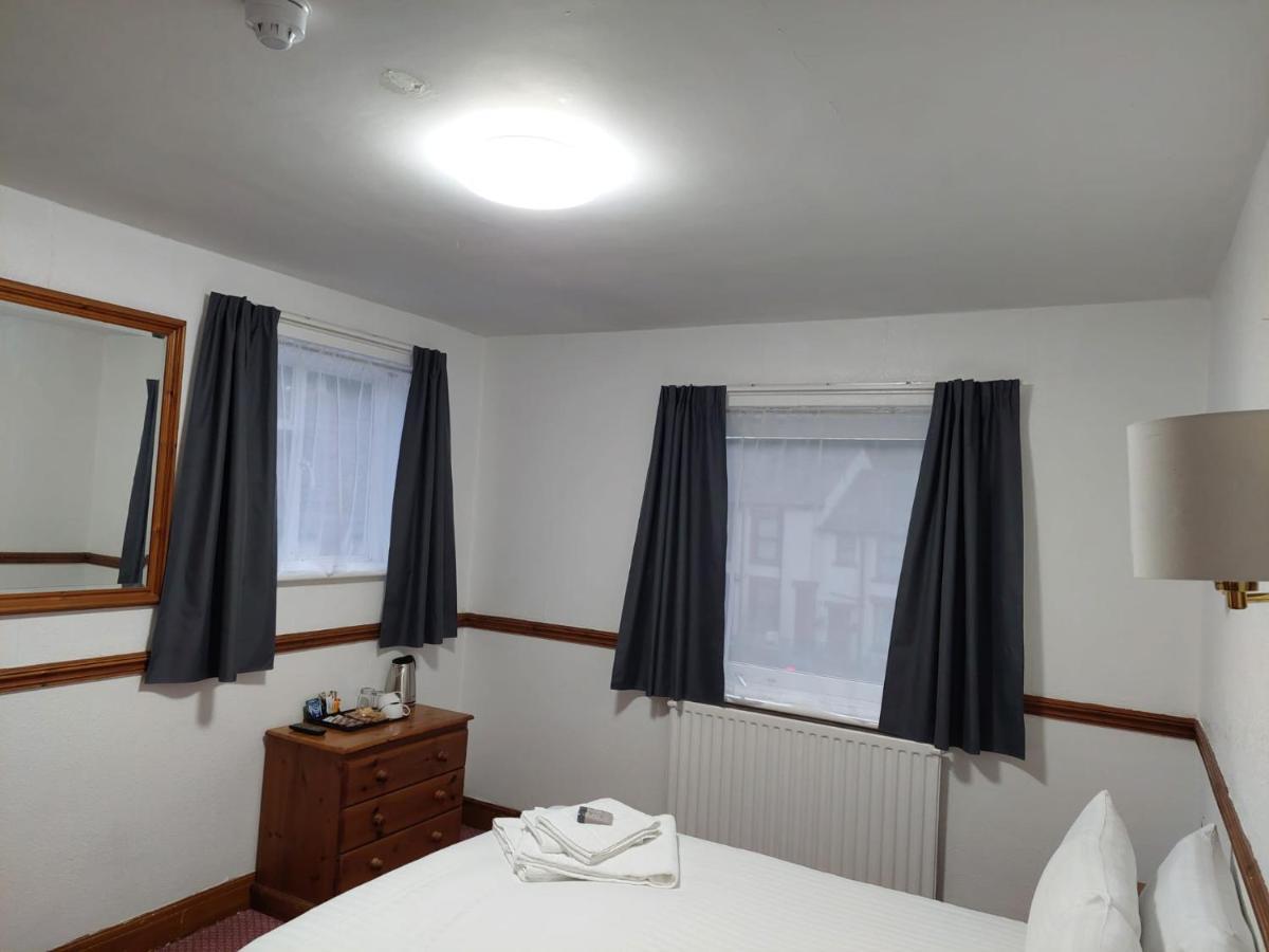 Twa Dogs Inn Кесвик Экстерьер фото
