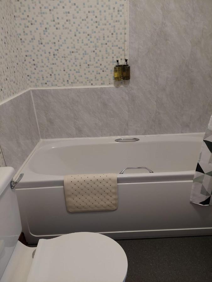 Twa Dogs Inn Кесвик Экстерьер фото