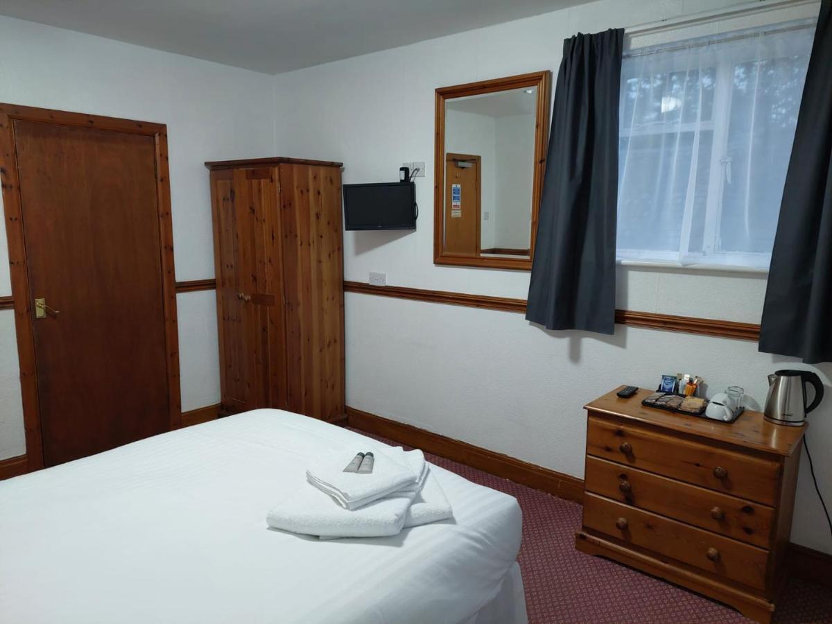 Twa Dogs Inn Кесвик Экстерьер фото