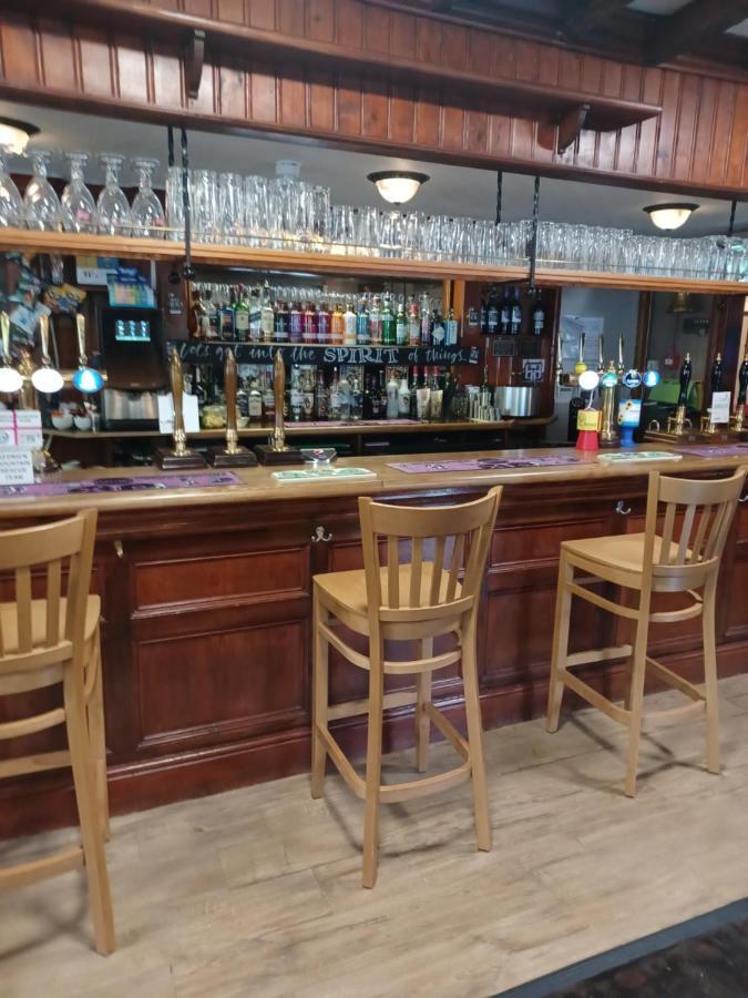 Twa Dogs Inn Кесвик Экстерьер фото